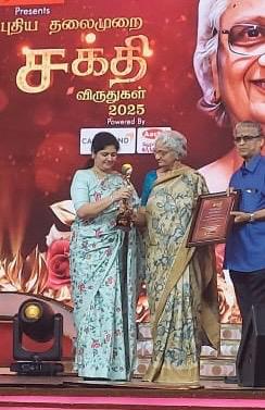 Dr. Thara receiving the Sakthi Award